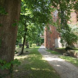 Friedhof und Stiftskirche