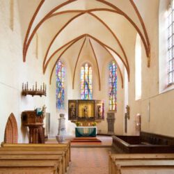 Innenansicht der Stiftskirche mit Marienaltar (Foto: Hagen Immel)